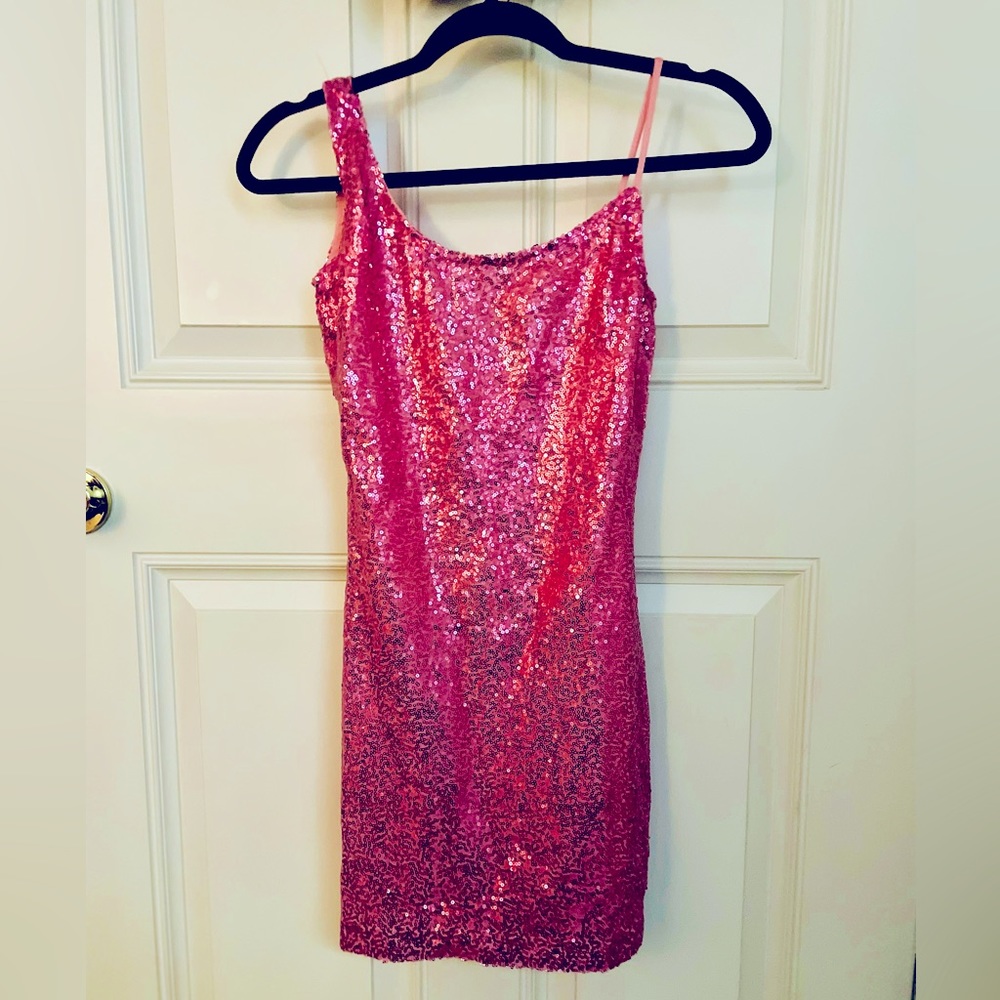 HELLO MOLLY - Citadel Skies Dress Pink Sequins
XS